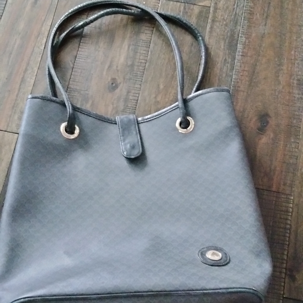 Almondo Elegant Black Crossbody Bag
